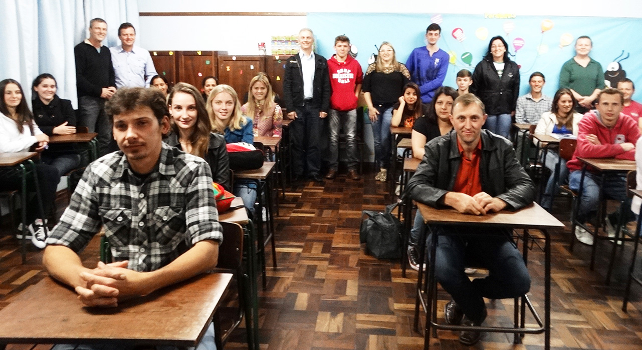 Alunos concluem curso de Auxiliar Administrativo do Senai