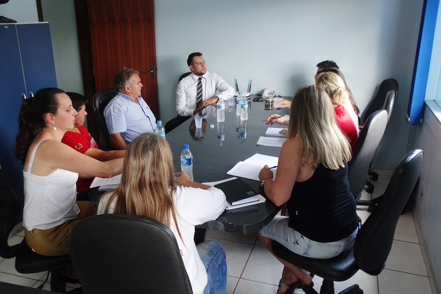 Secretarias de Educação e Assistência Social se reúnem com representantes da Vara da Infância, Juventude e Família