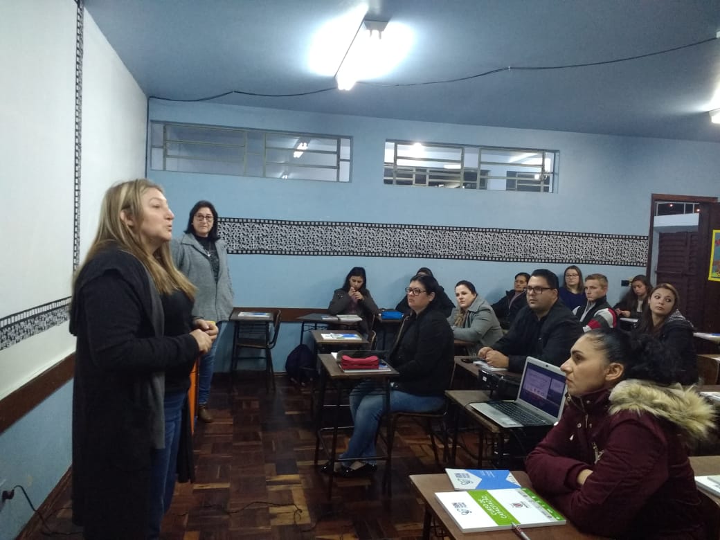Secretária de Educação dá as boas vindas aos alunos do Bom Negócio Paraná