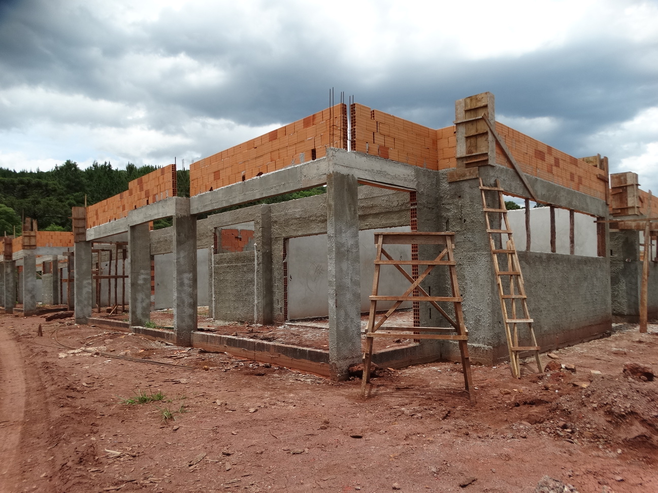 Prefeitura inicia construção de creche no distrito de Santana