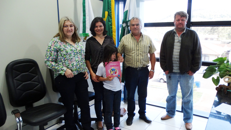 Com apenas 7 anos, Olga publica seu primeiro livro
