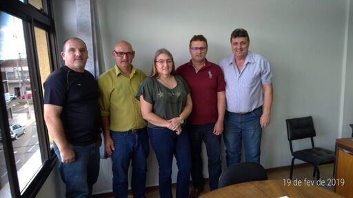 Reunião no Núcleo Regional de Educação trata do Transporte Escolar no Distrito do Santana