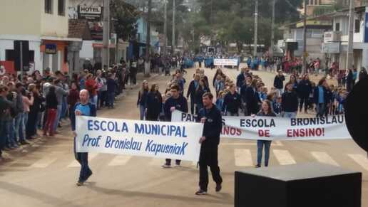 Sete de setembro: desfile em homenagem a Independência do Brasil é realizado em Cruz Machado