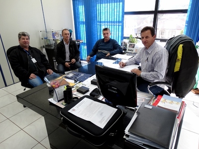 Prefeito Antonio realiza reunião com gerente da Sanepar