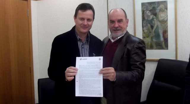 Prefeito Antonio assina contrato da Sanepar para obra na comunidade Rio das Antas