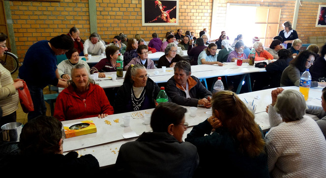 Grupo das Vovós realiza almoço comemorativo