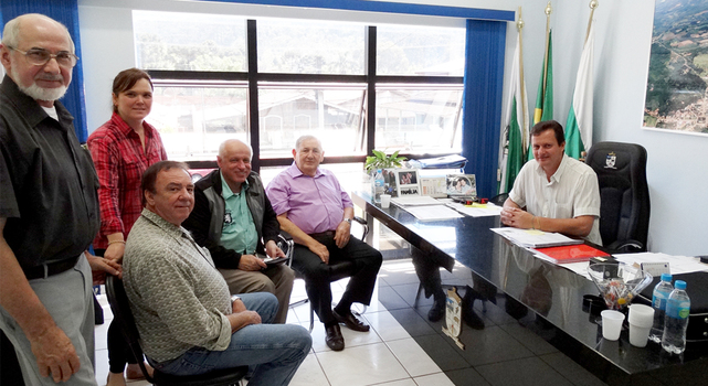 Prefeito Antonio recebe visita de Missionários do Canadá